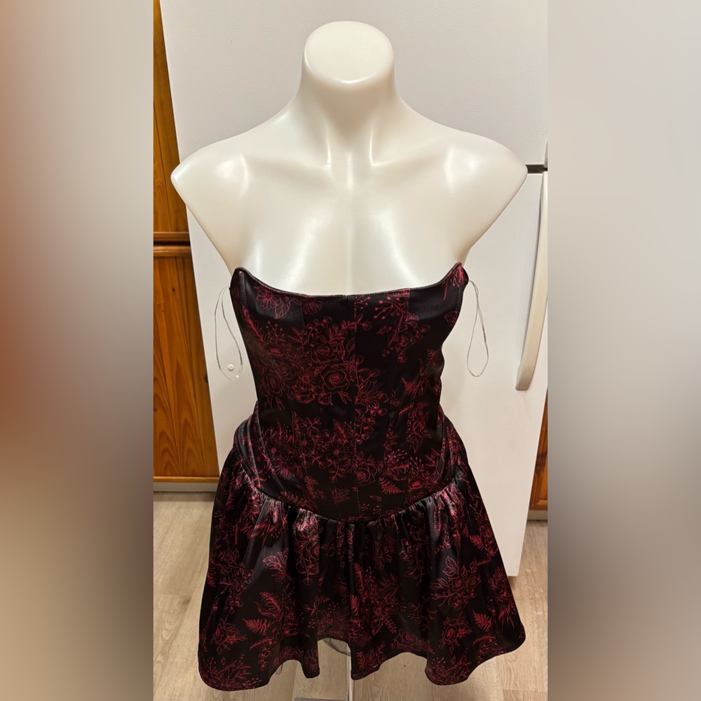 Elegant Black and Red Strapless Dress